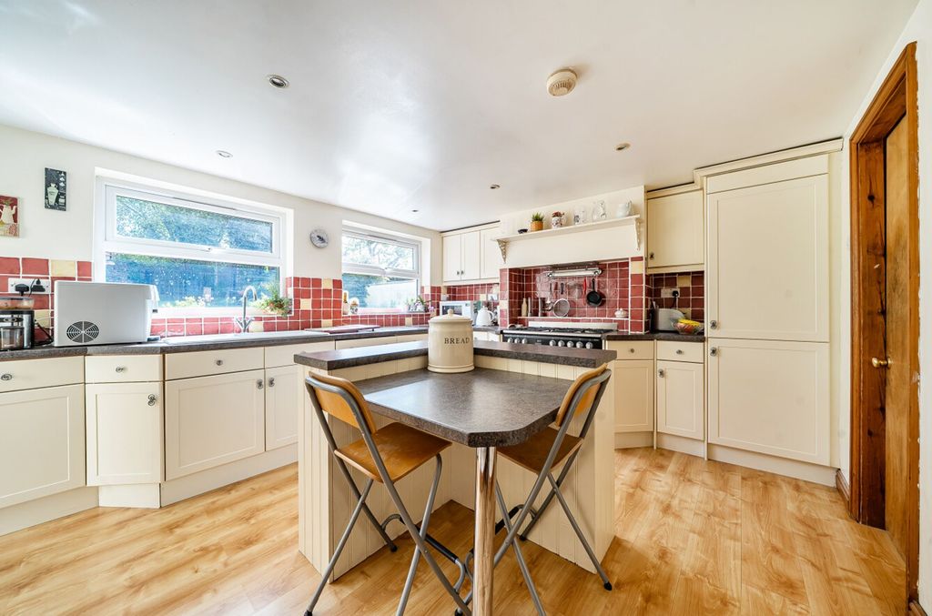 Property photo 3 of 21 Kitchen/Breakfast Room