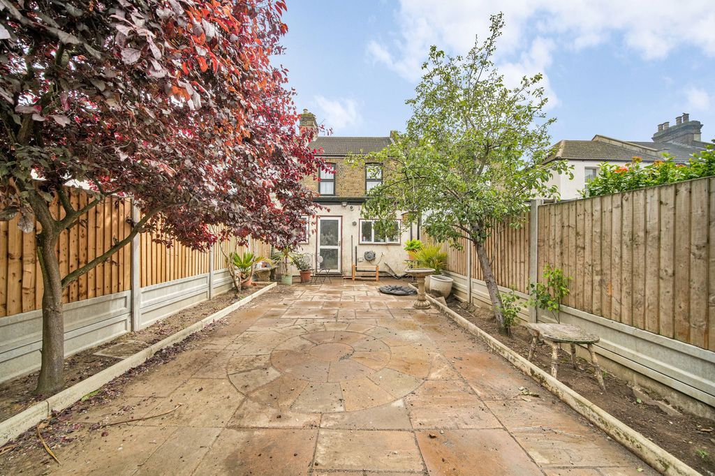 Property photo 2 of 18