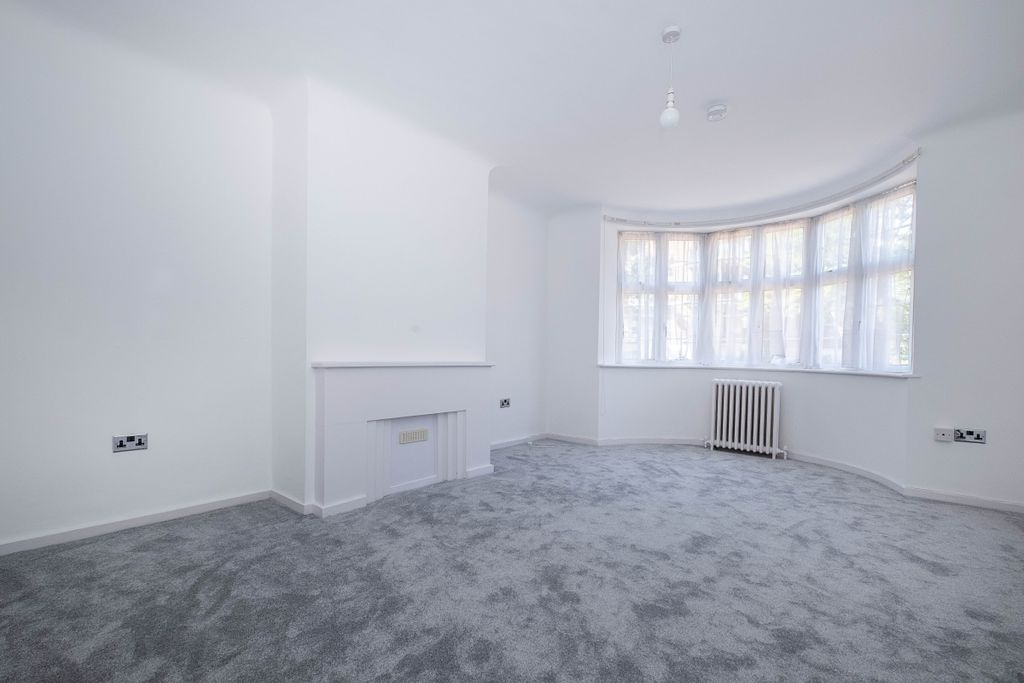 Property photo 3 of 10 20-Wimbledon-Clos...