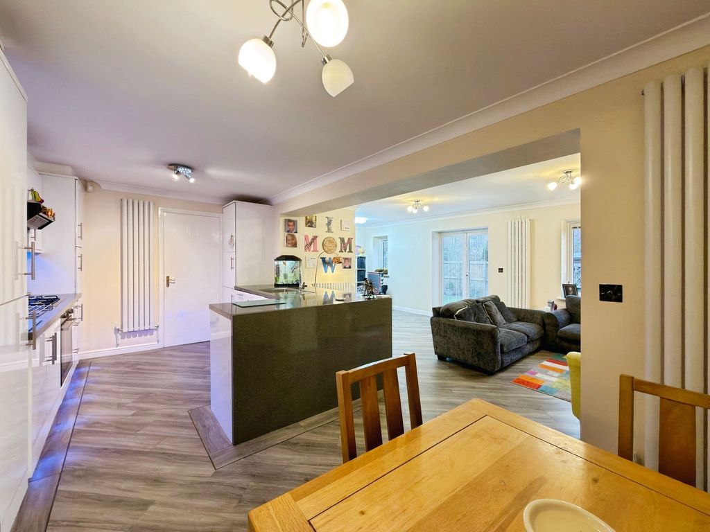 Property photo 2 of 31