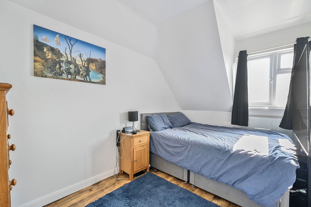 Property photo 3 of 13 Lounge