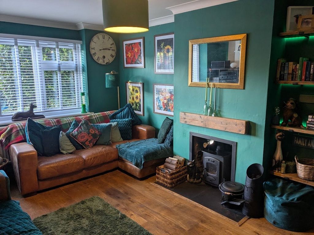 Property photo 3 of 18 Lounge