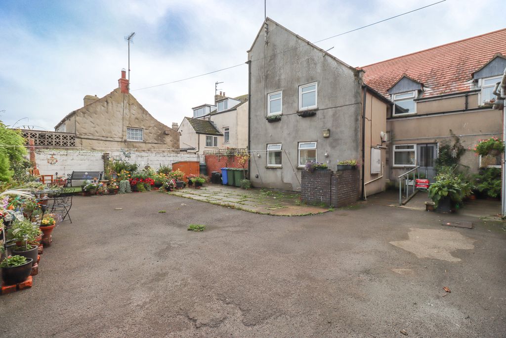 Queen Street, Filey YO14, 2 bed flat for sale, £110,000 | PrimeLocation