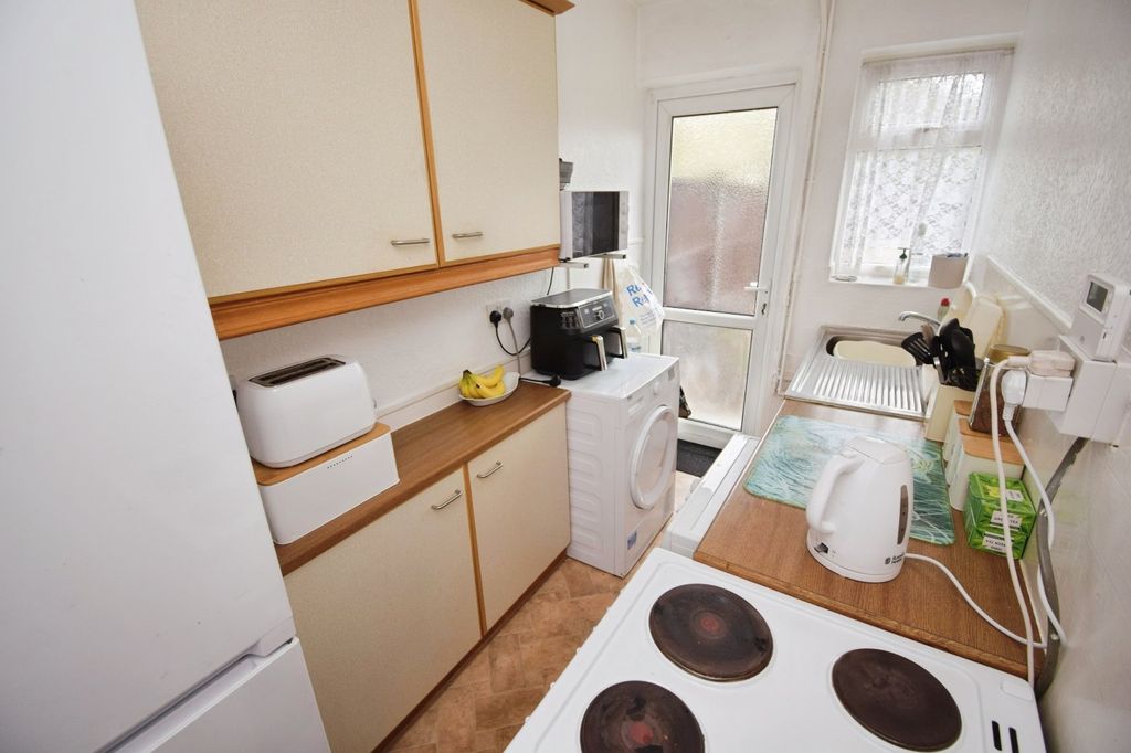 Property photo 3 of 16 Kitchen