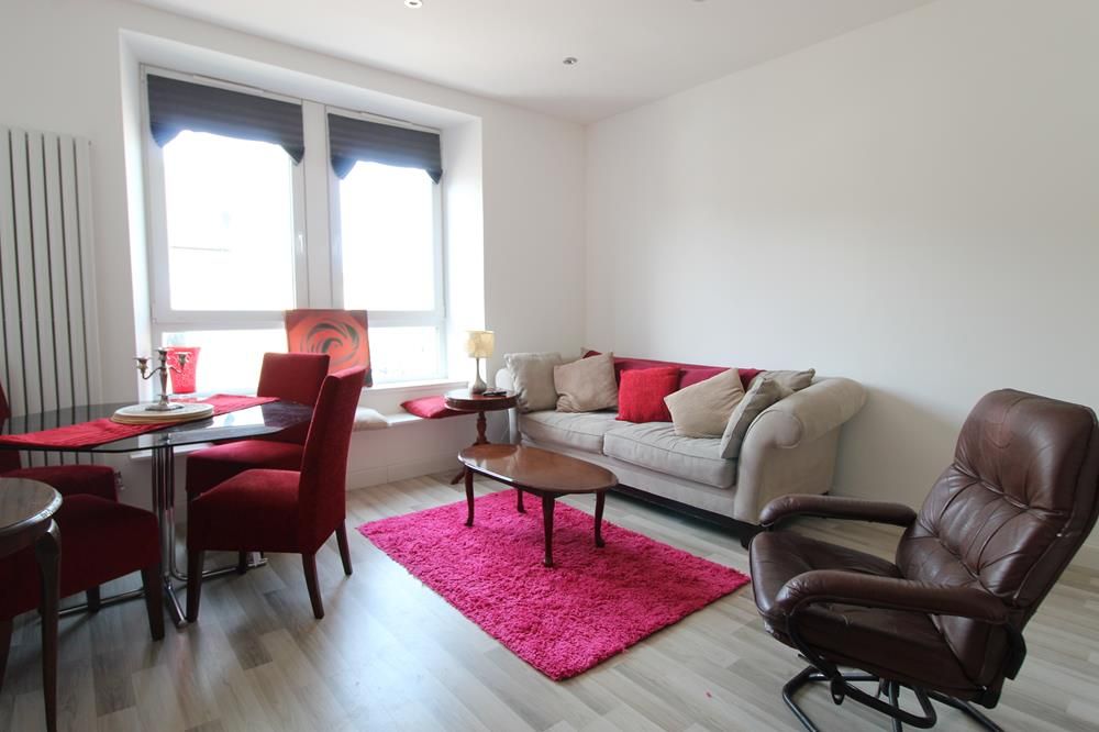 Property photo 2 of 8 Lounge