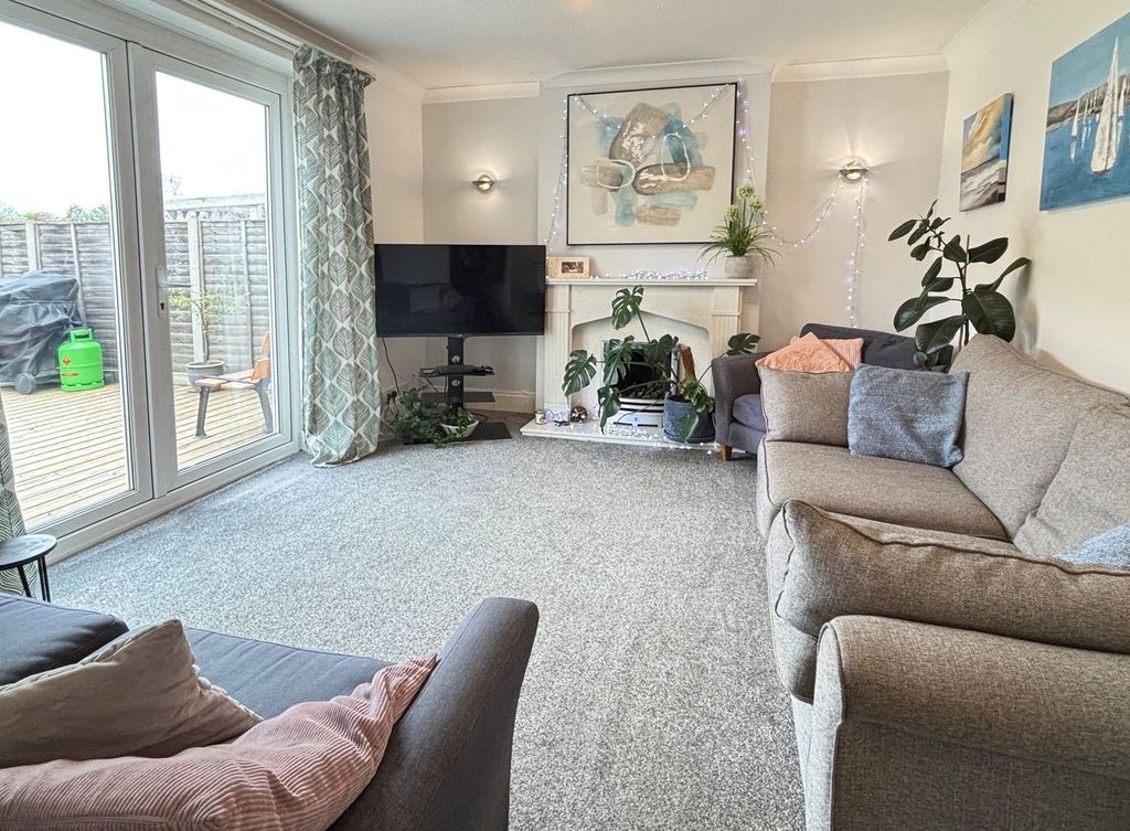 Property photo 2 of 22 Sitting Room