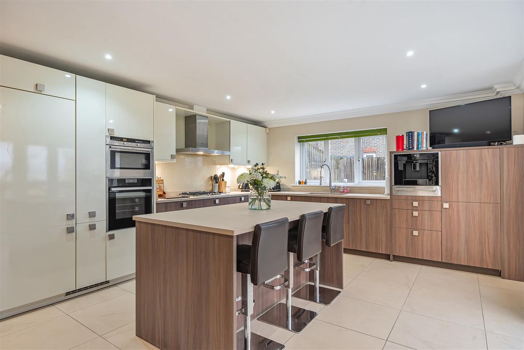 Property photo 2 of 34 Kitchen