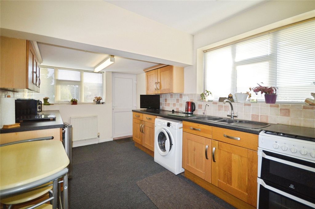 Property photo 2 of 16 Kitchen/Dining Room