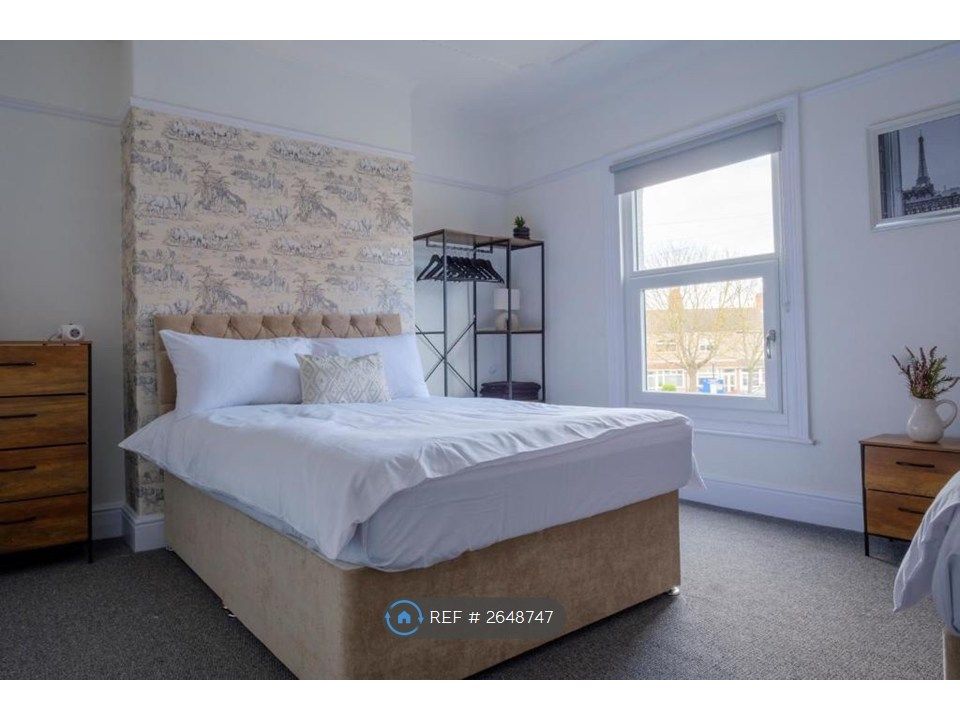 Property photo 2 of 33