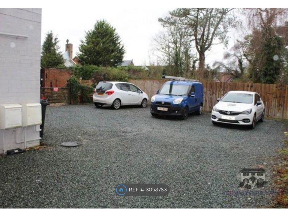 Property photo 2 of 12 Parking