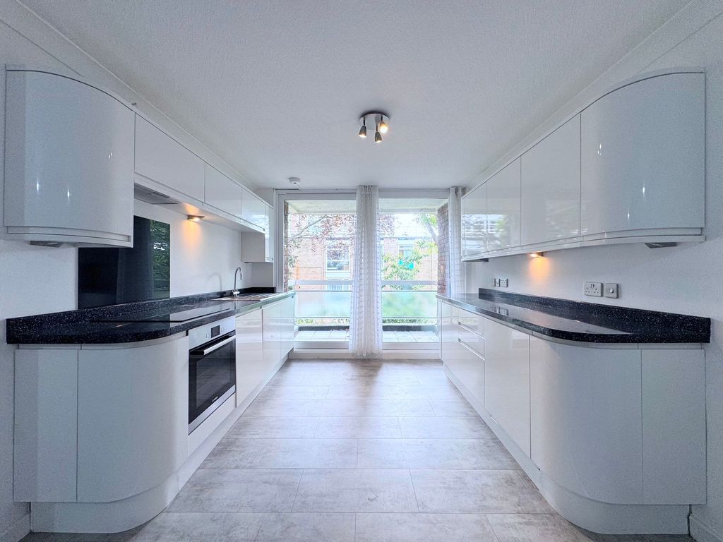 Property photo 2 of 12 Kitchen