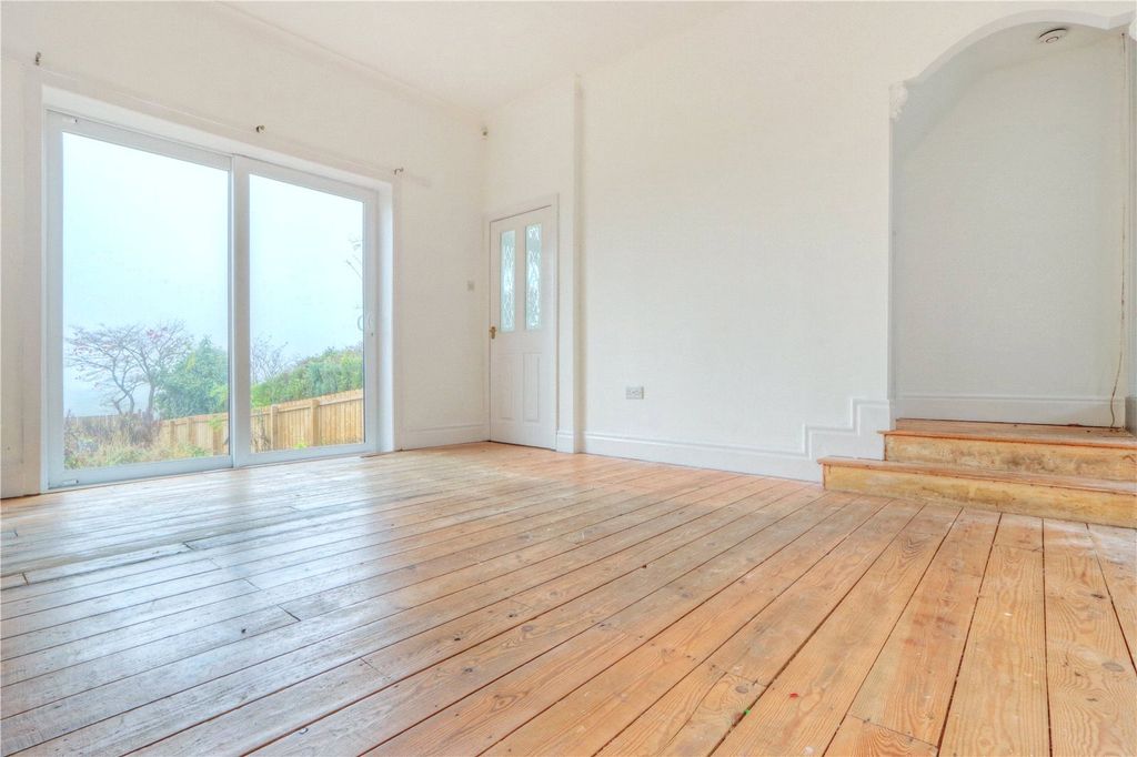 Property photo 2 of 10 Picture No. 12