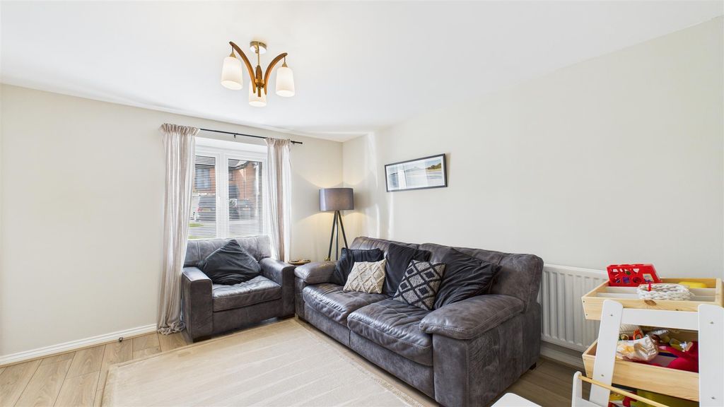 Property photo 3 of 23 Lounge