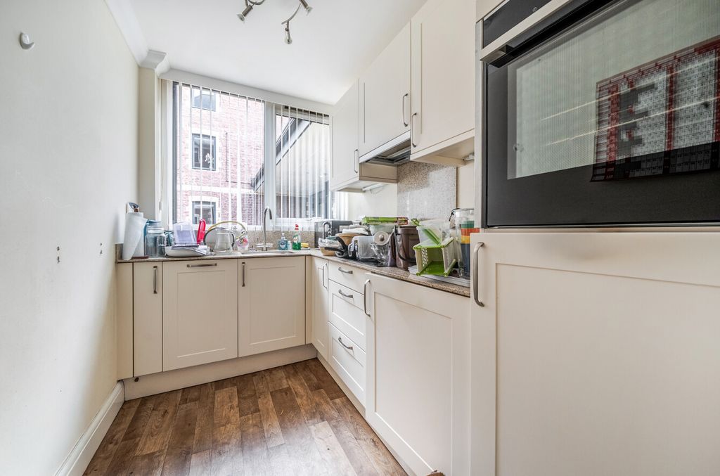 Property photo 2 of 16 2 - 1446985-7-69Dffbf...