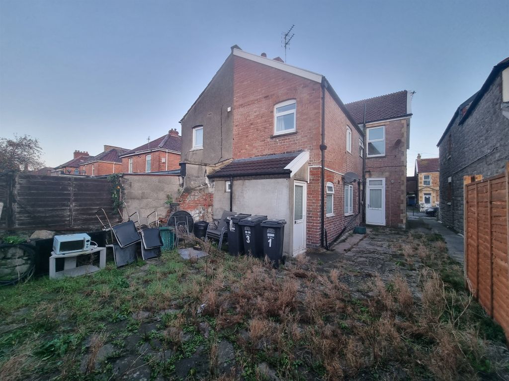 Property photo 2 of 9