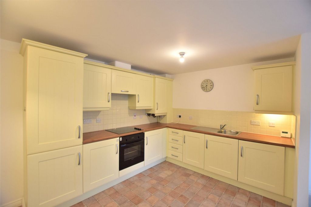 Property photo 1 of 9 Kitchen