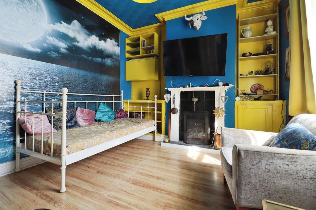 Property photo 2 of 17