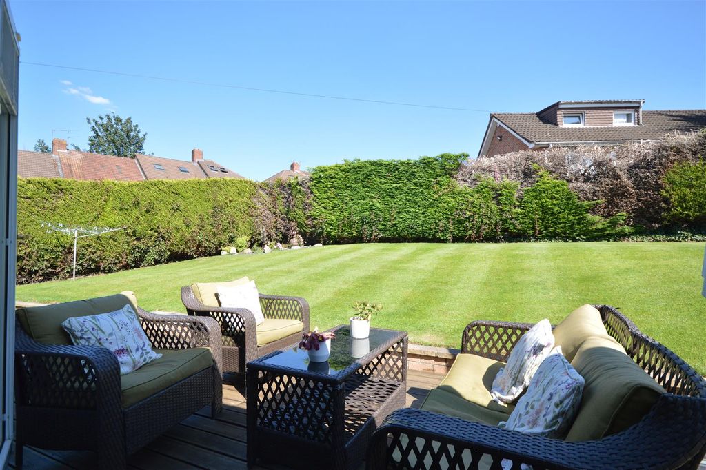Property photo 2 of 24 Gardens