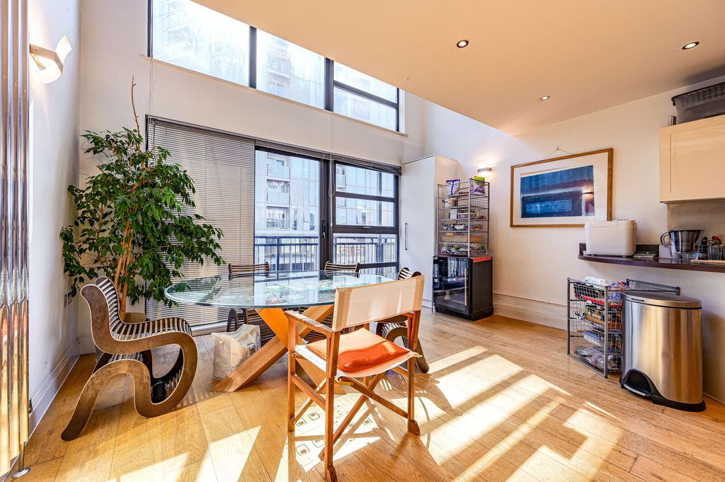 Property photo 1 of 31