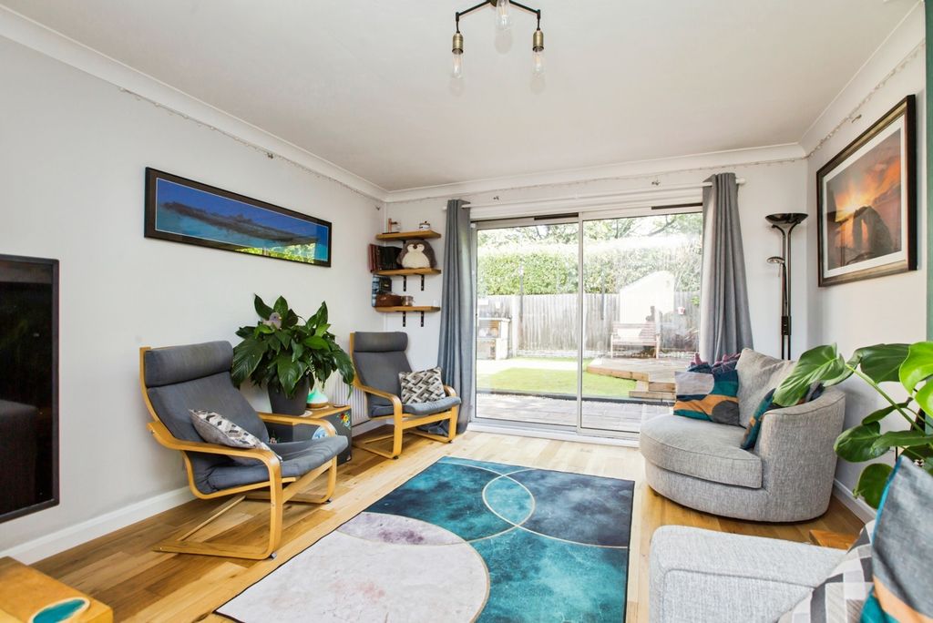 Property photo 2 of 17 Lounge