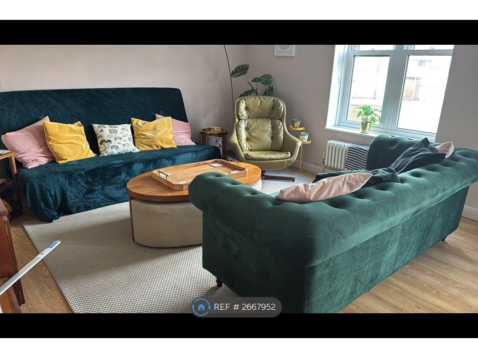 Property photo 3 of 35 Living Room