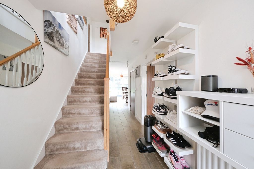 Property photo 3 of 18 Pbox-Img.Jpg