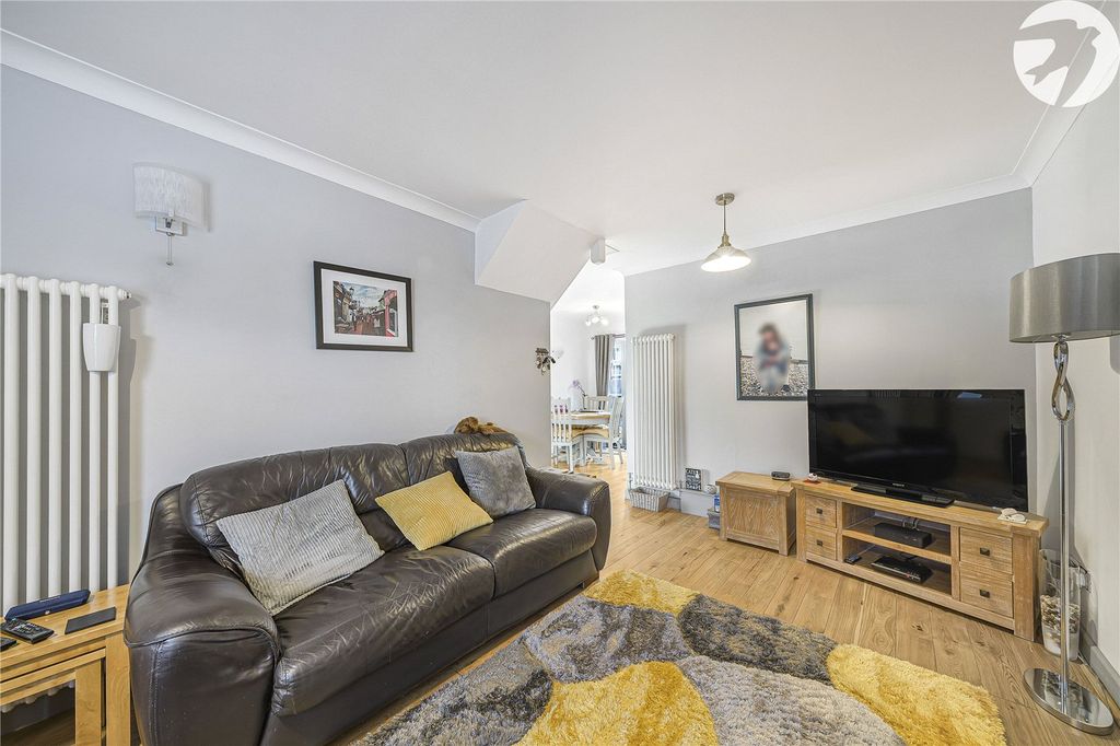 Property photo 3 of 27 Living Room