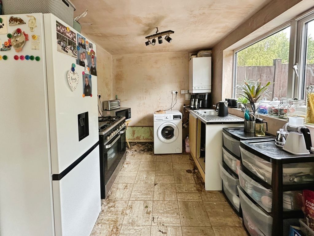 Property photo 3 of 13 Kitchen