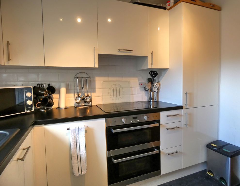 Property photo 3 of 12 Kitchen