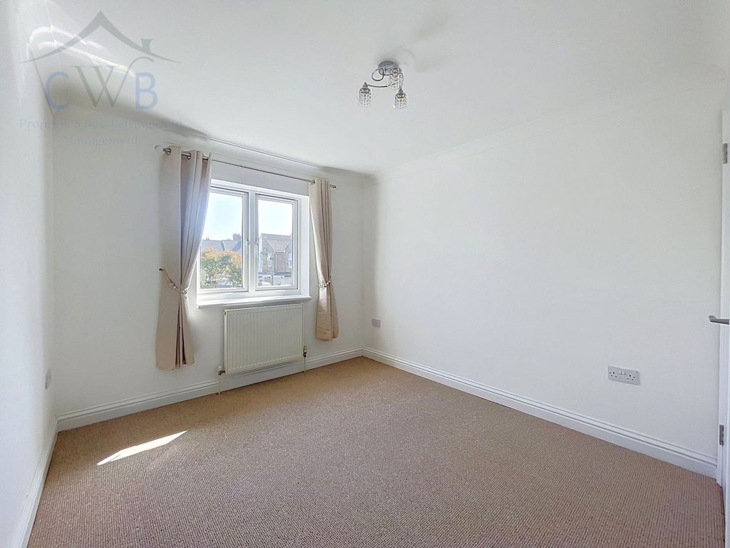 Property photo 2 of 6 F/Fl Maisonette Bedroom