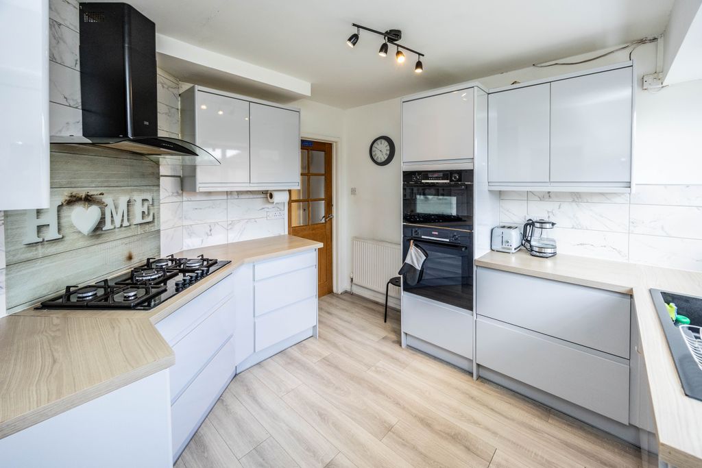 Property photo 3 of 38 Kitchen