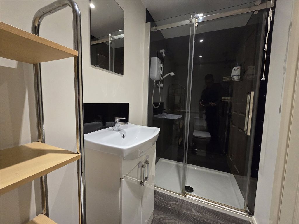 Property photo 2 of 8 Picture No. 20