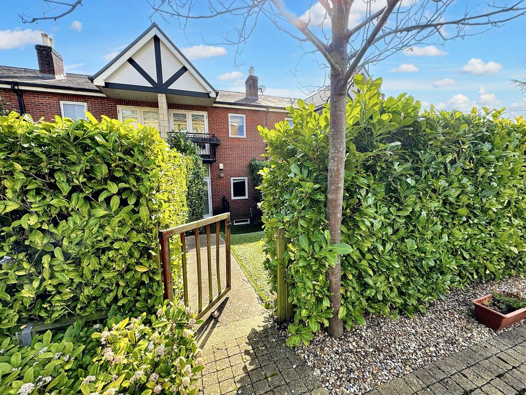 Property photo 2 of 34