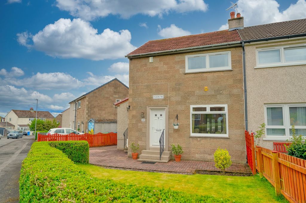 Property photo 1 of 28