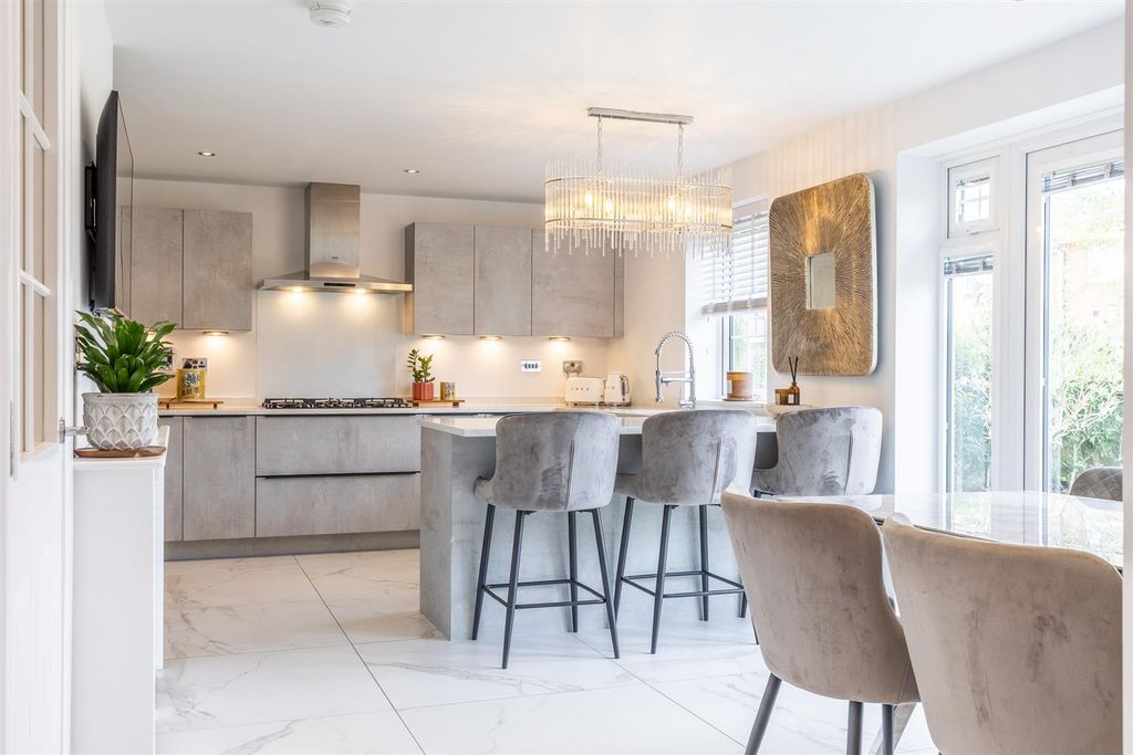 Property photo 2 of 29 8Gainsboroughdrive-14.Jpg