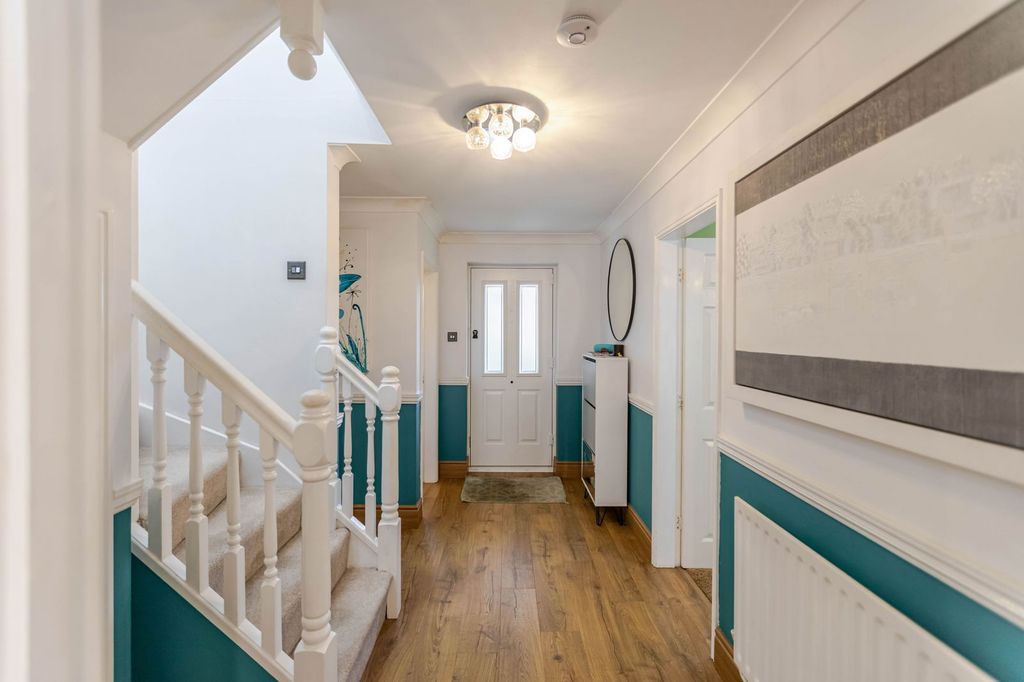 Property photo 3 of 35