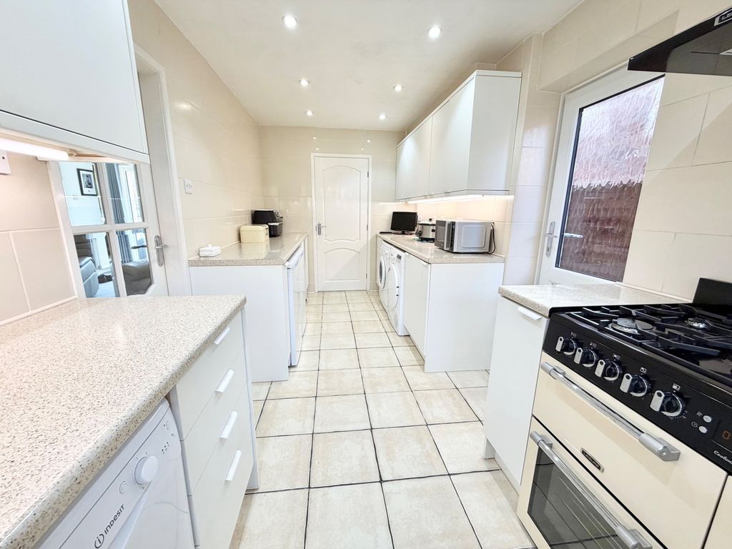 Property photo 3 of 35