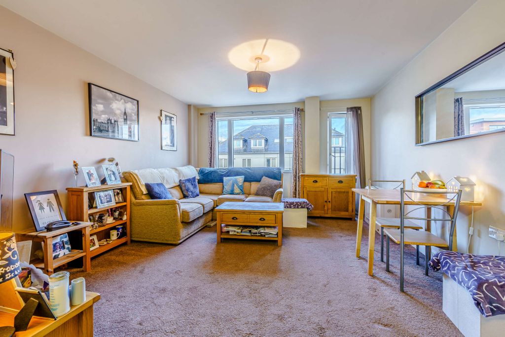 Property photo 2 of 10 8485730-Interior03-800