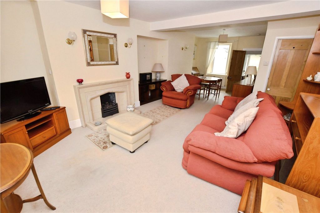 Property photo 2 of 16 2 - Lounge Diner