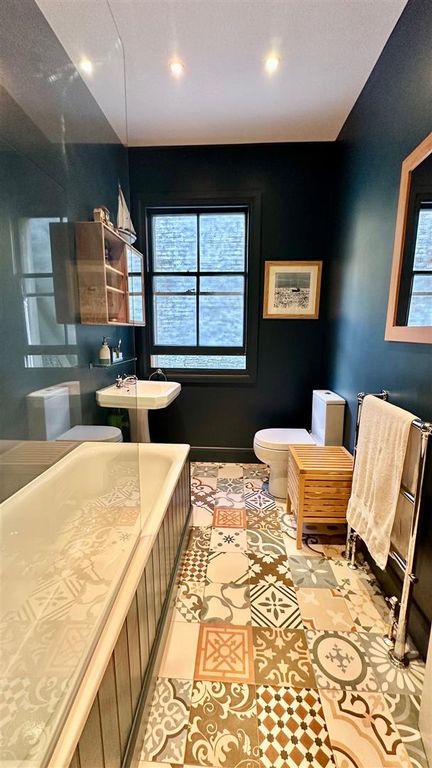 Property photo 3 of 35