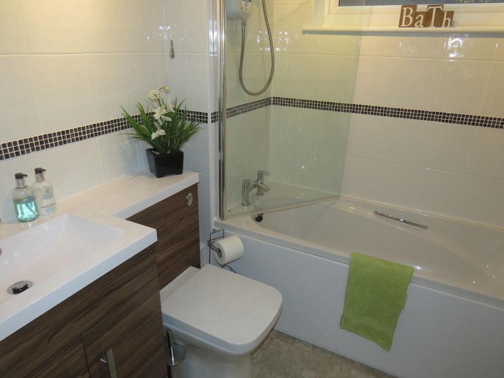 Property photo 2 of 9 Bathroom