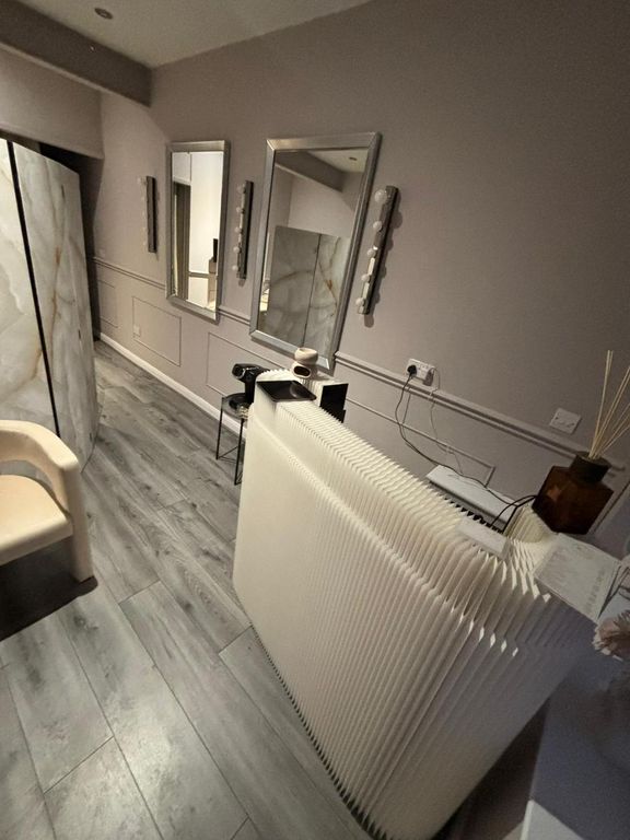 Property photo 2 of 6 Photo 4