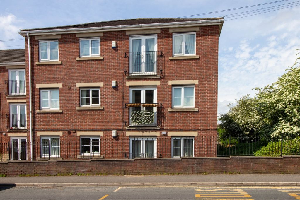 Property photo 2 of 16 Adam Hendry Ewemove Estate And Lettings Agent In M