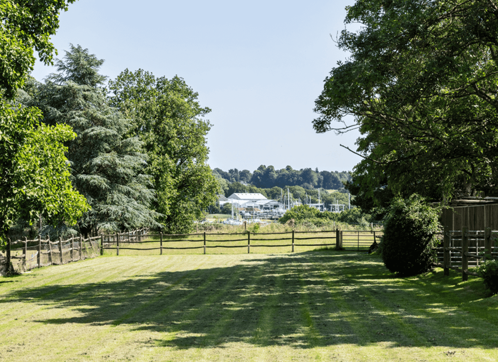 Property photo 2 of 23