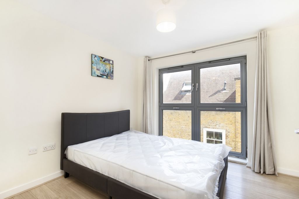 Property photo 3 of 11 De Beauvoir House...
