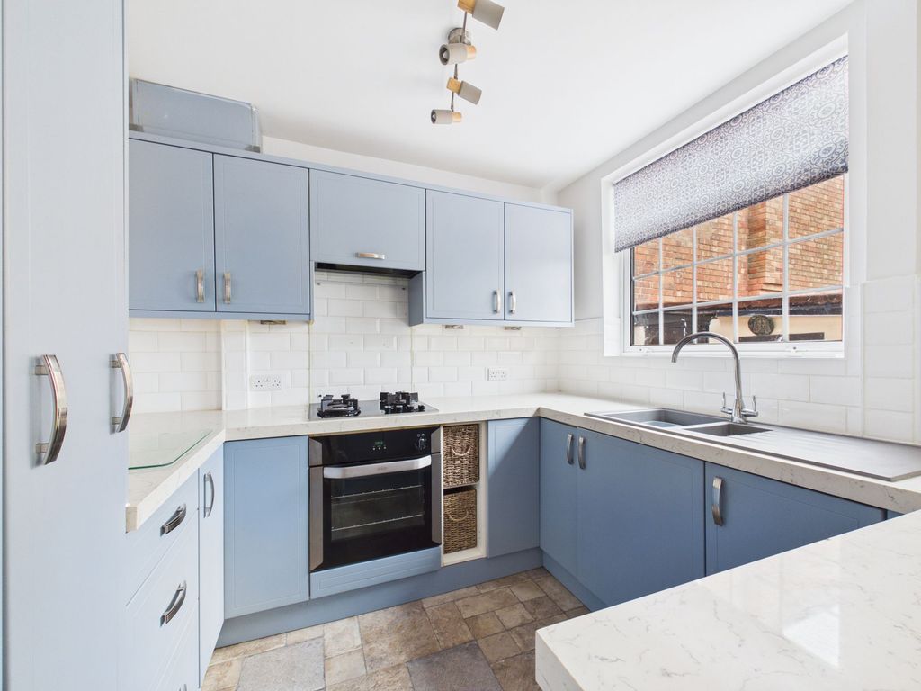 Property photo 3 of 12 Kitchen
