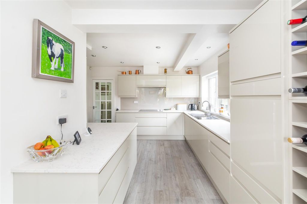 Property photo 3 of 27 Kitchen/Diner