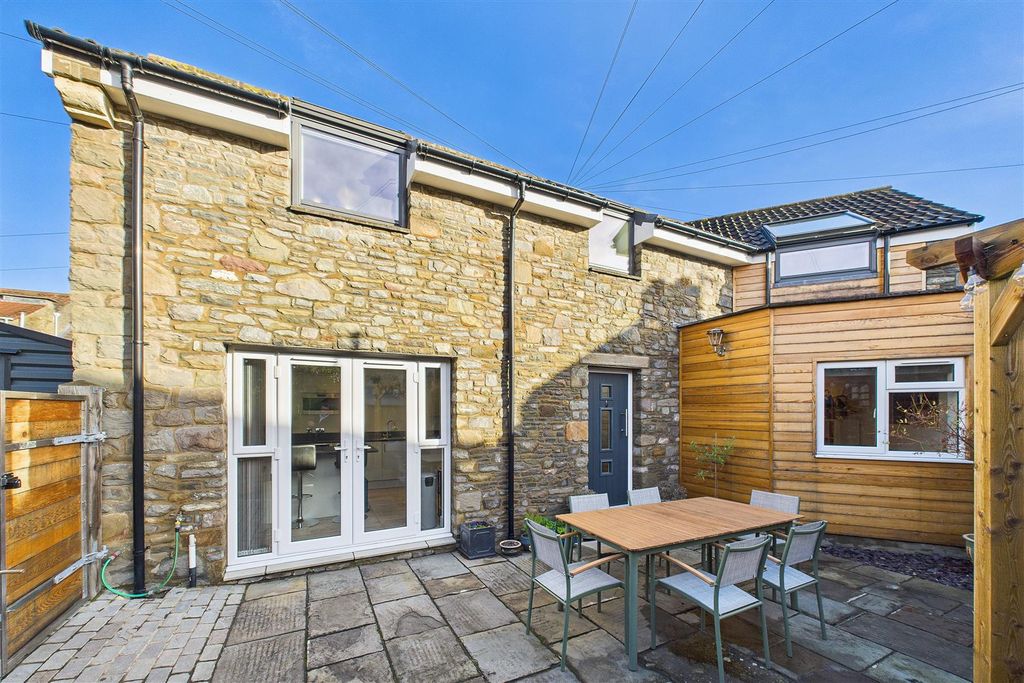 Property photo 1 of 16