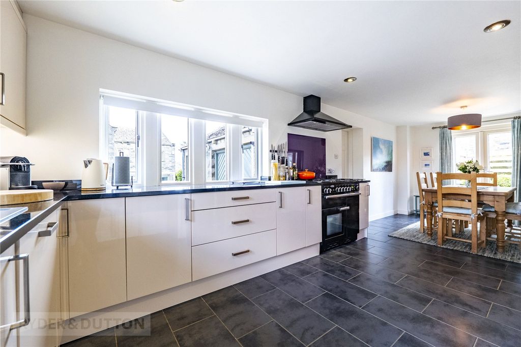 Property photo 3 of 20 Dining Kitchen