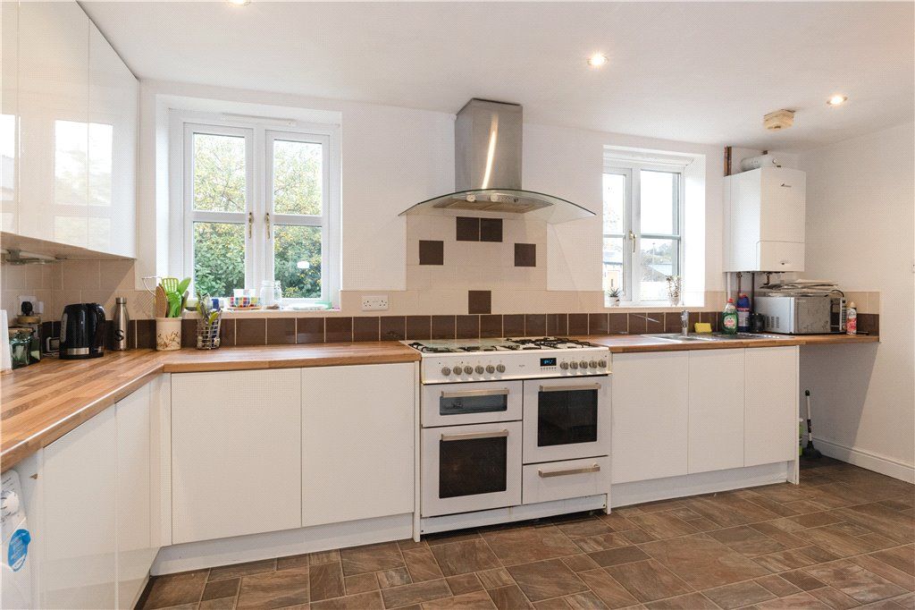 Property photo 3 of 17 Kitchen